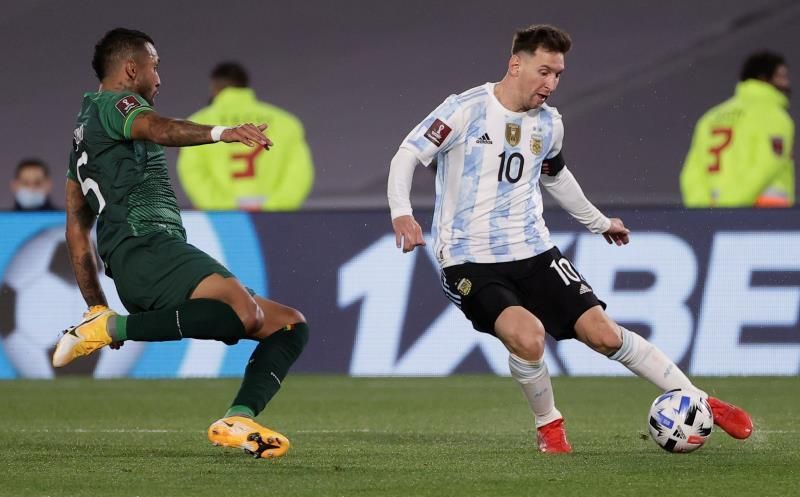 3-0. Acuña, Pezzella y el Papu participan en la victoria de Argentina con 'hat trick' de Messi ante Bolivia