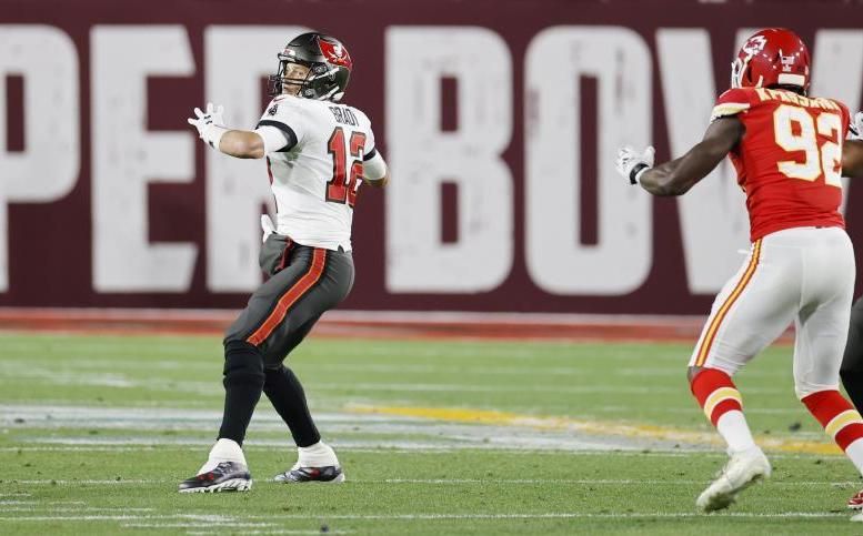 31-29. Brady comienza defensa de título de Super Bowl con triunfo