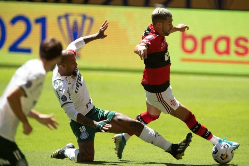 Palmeiras-Flamengo, duelo de titanes al acecho del líder Atlético Mineiro