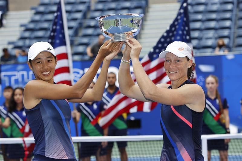 Stosur y Zhang, campeonas de dobles femenino al vencer a Gauff-McNally