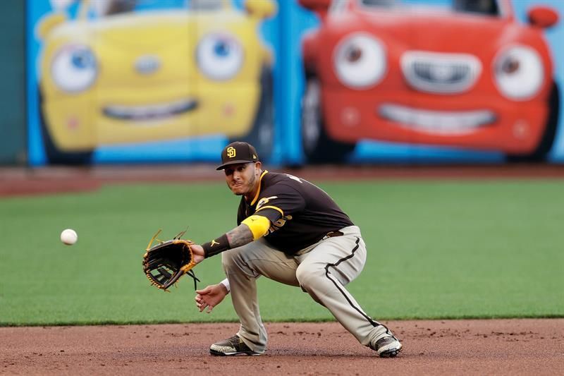 El primera base venezolano Wilmer Flores castiga con jonrón a los Cachorros