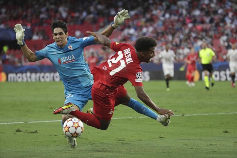 1-1. Empate agridulce del Sevilla tras 3 penaltis en contra y acabar con diez