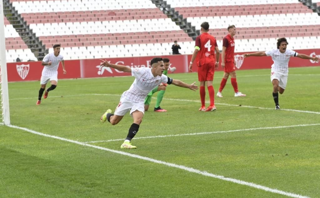 El Sevilla, liderado por un estelar Carlos Álvarez, se estrena en la Youth League con un 2-0 al Salzburgo