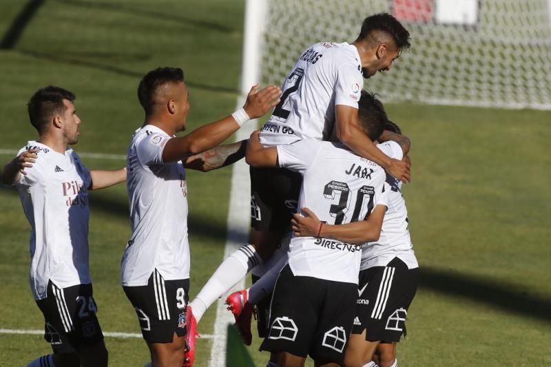 Colo Colo se consolida en la cima del torneo chileno de fútbol, tras vencer a Everton