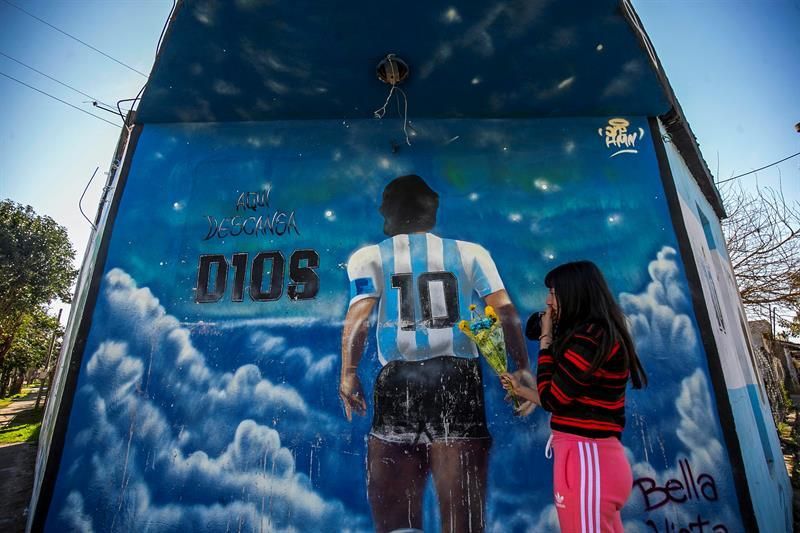 Los hijos de Maradona reactivan la cuenta de Instagram del astro argentino para homenajearle