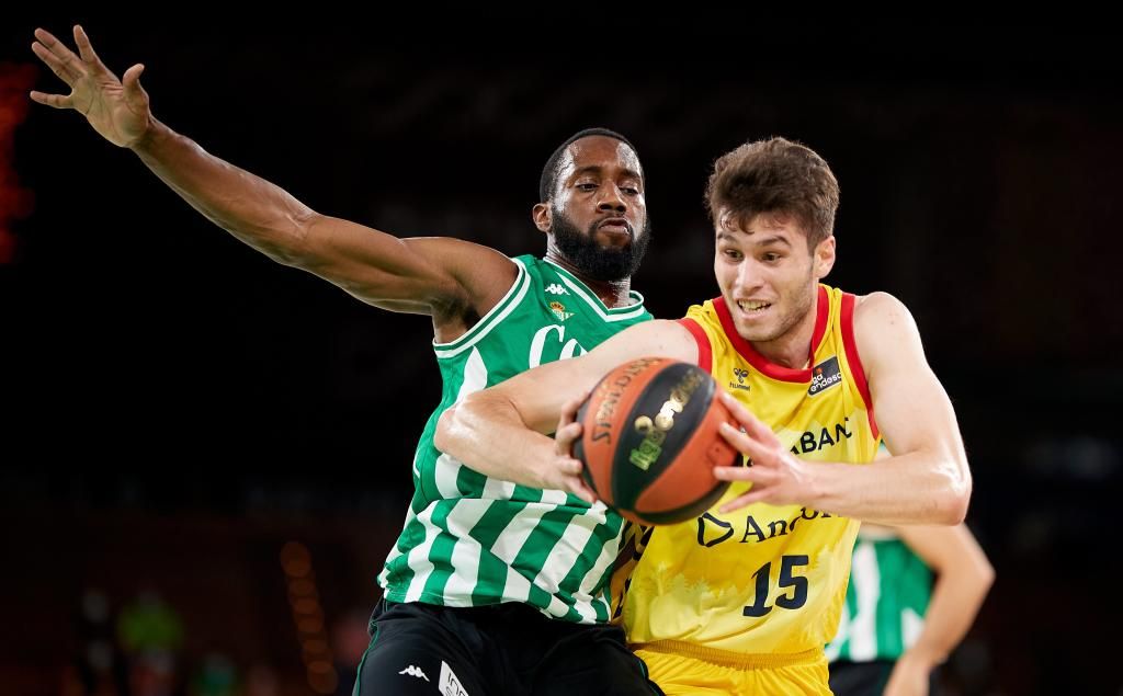 102-98: Carrington gana el duelo de pistoleros a Hannah y da el triunfo en la prórroga al Betis