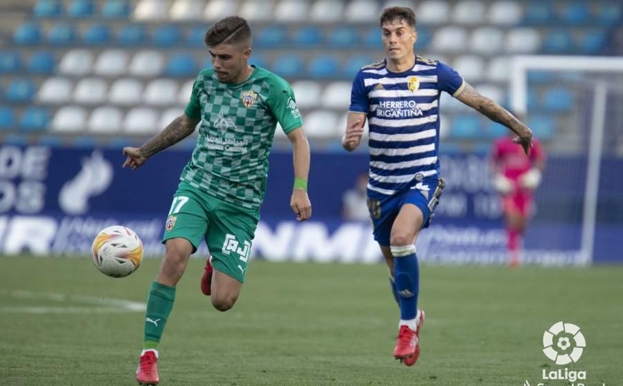 Pozo se asienta como titular y ya marca en Almería