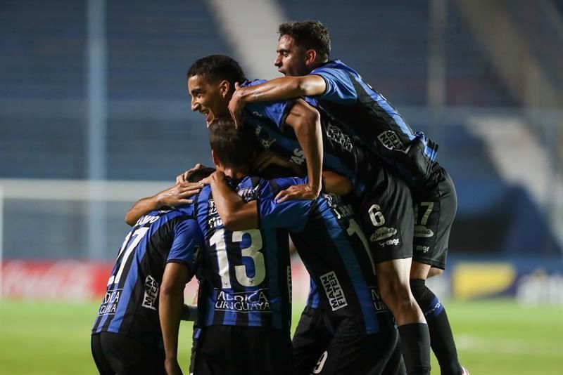 Nacional cae ante Progreso, Peñarol deja puntos con Fénix y Liverpool lidera el fútbol en Uruguay