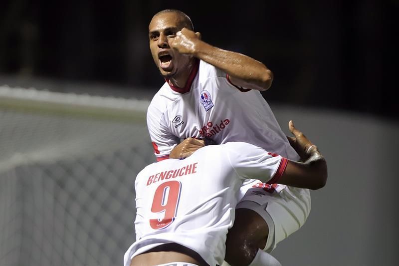 El Vida del portugués Fernando Mira es nuevo líder del torneo de fútbol en Honduras