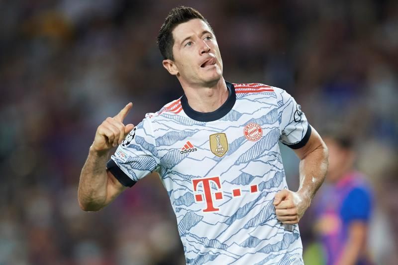 Lewandowski: "Compito conmigo mismo, no con Messi y Cristiano"