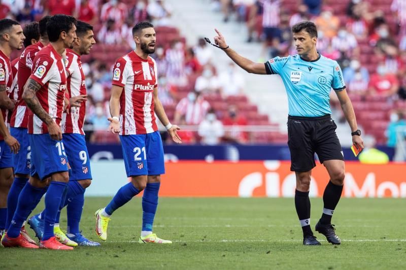 LaLiga denuncia insultos de aficionados a Gil Manzano en el Atlético-Athletic