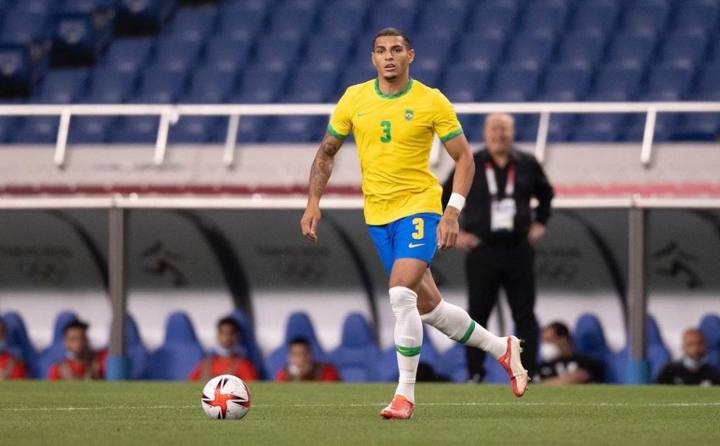 El "dolor de cabeza" de Tite, que deja a Diego Carlos fuera de la lista de Brasil y presume de centrales