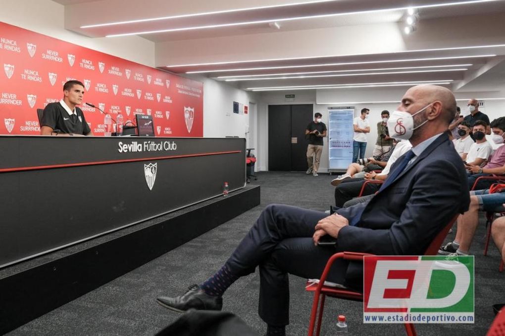 ¡Arriba las manos, esto es un atraco!