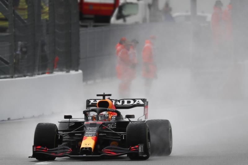 McLaren sigue en la nube, Sainz brilla en seco y Mercedes patina