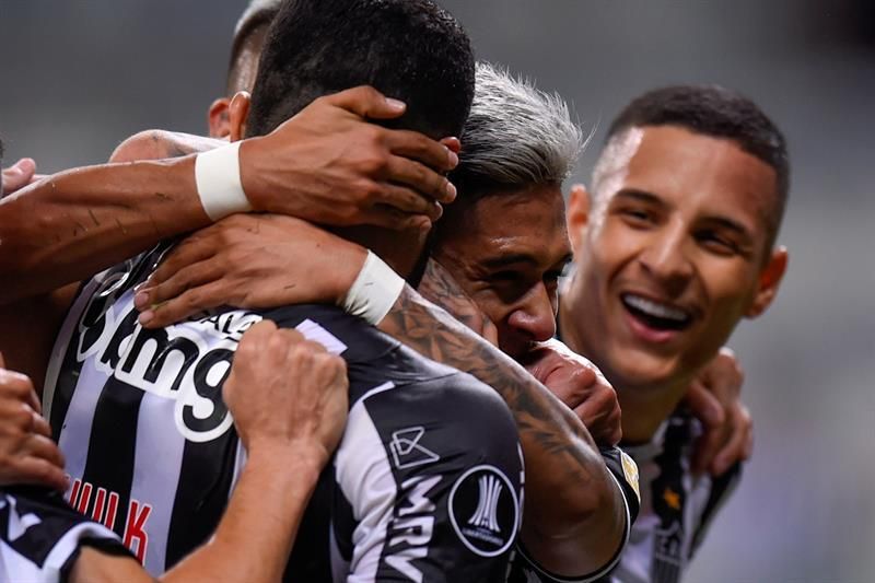 El Atlético Mineiro cede un empate pero se mantiene en la cima en Brasil