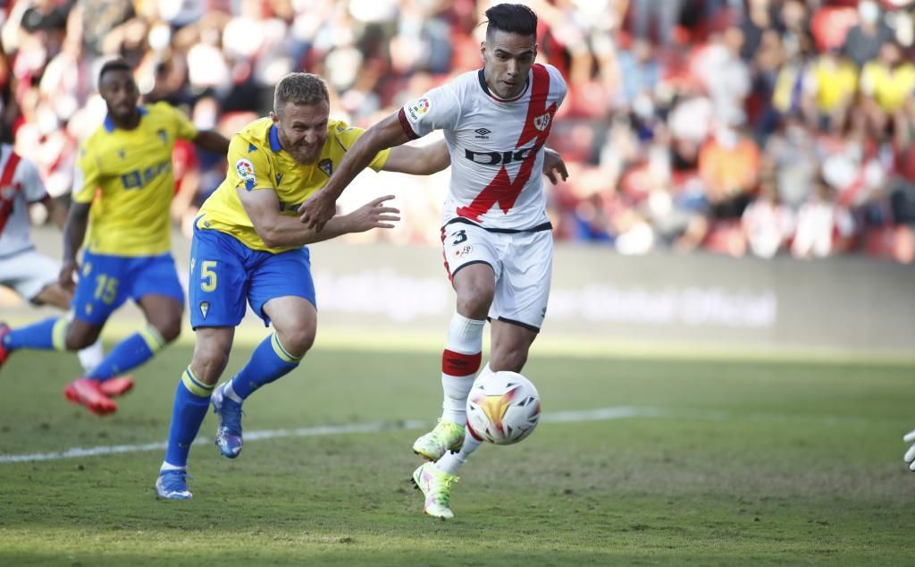 3-1. Isi y Falcao impulsan al Rayo frenando la inercia del Cádiz