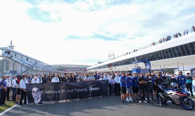 Minuto de silencio en el Circuito de Jerez en memoria de Dean Berta Viñales