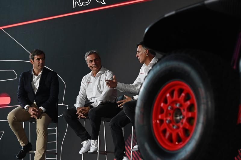 Carlos Sainz afronta "con hambre e ilusión el reto" del Dakar con Audi