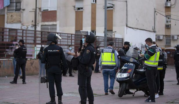 Detenida en el Polígono Norte de Sevilla tras arrancar dos dedos a su compañera de piso y comérselos