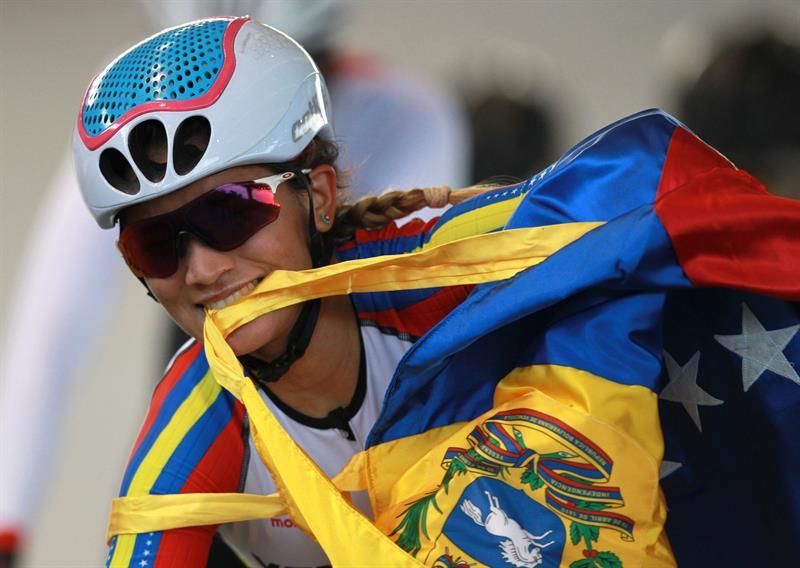 La venezolana Chacón gana la etapa y es primera líder de la Vuelta a Colombia