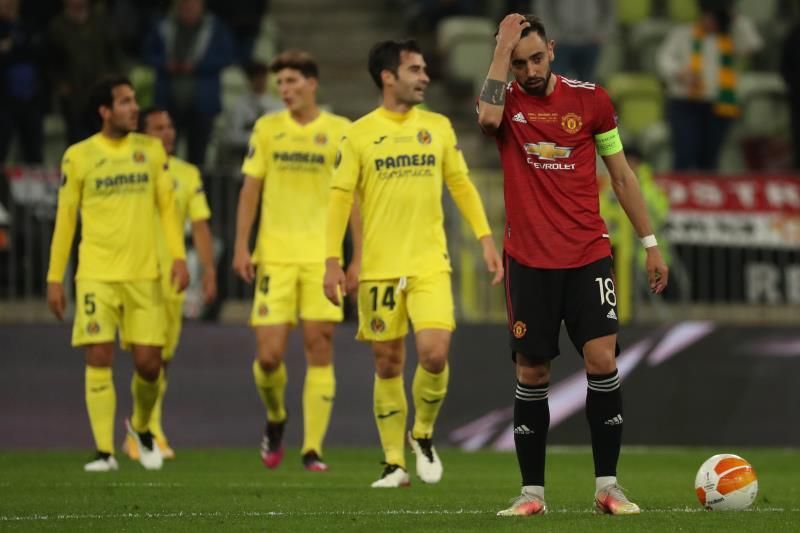 El United sale con laterales de urgencia contra el Villarreal