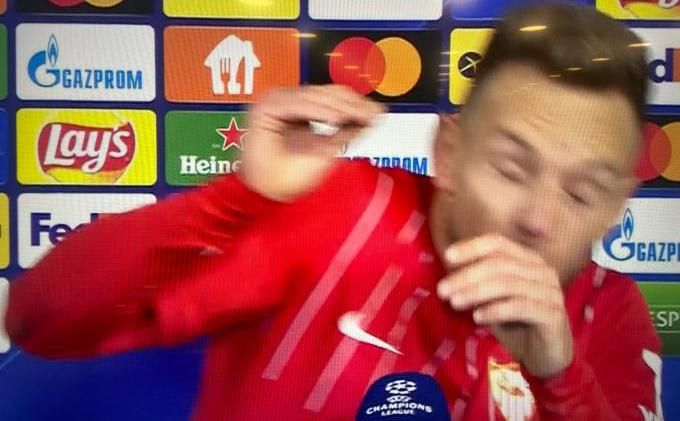 Lanzan un vaso de cerveza a Rakitic y casi le da en la cabeza