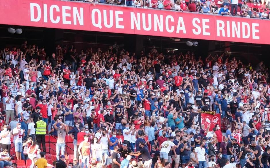 Los siete cánticos denunciados por LaLiga en los dos últimos duelos del Sevilla