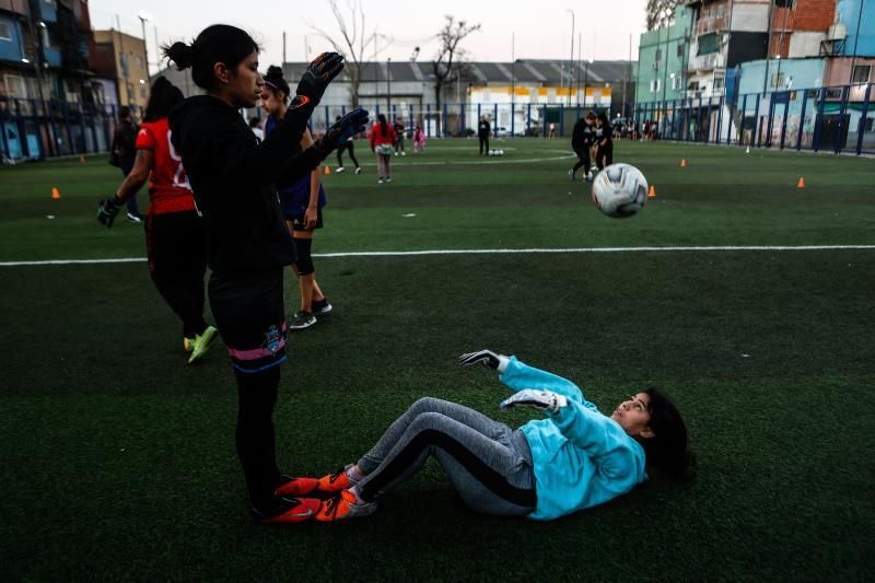 La Nuestra, el club sin techo que "transforma vidas" gracias al fútbol