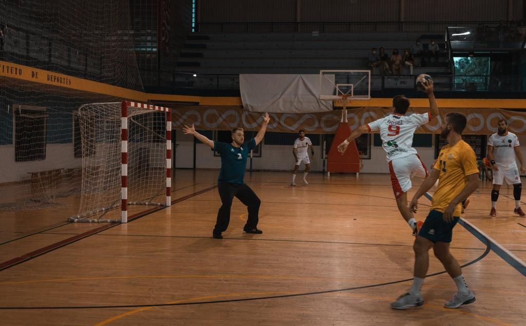 El Helvetia BM Prointegrada busca en Madrid su primera victoria tras la derrota en el debut liguero