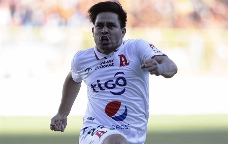 El Alianza deja atrás caída en Concacaf y toma liderato de liga salvadoreña