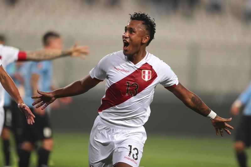 Renato Tapia se ve bien para jugar contra Chile, pese a la sobrecarga muscular