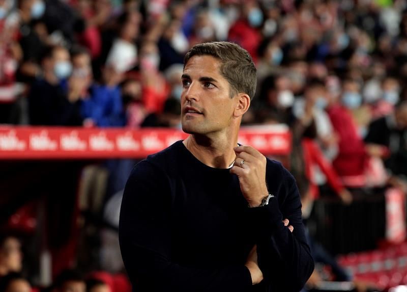 Robert Moreno se agarra al pasado para enderezar el presente