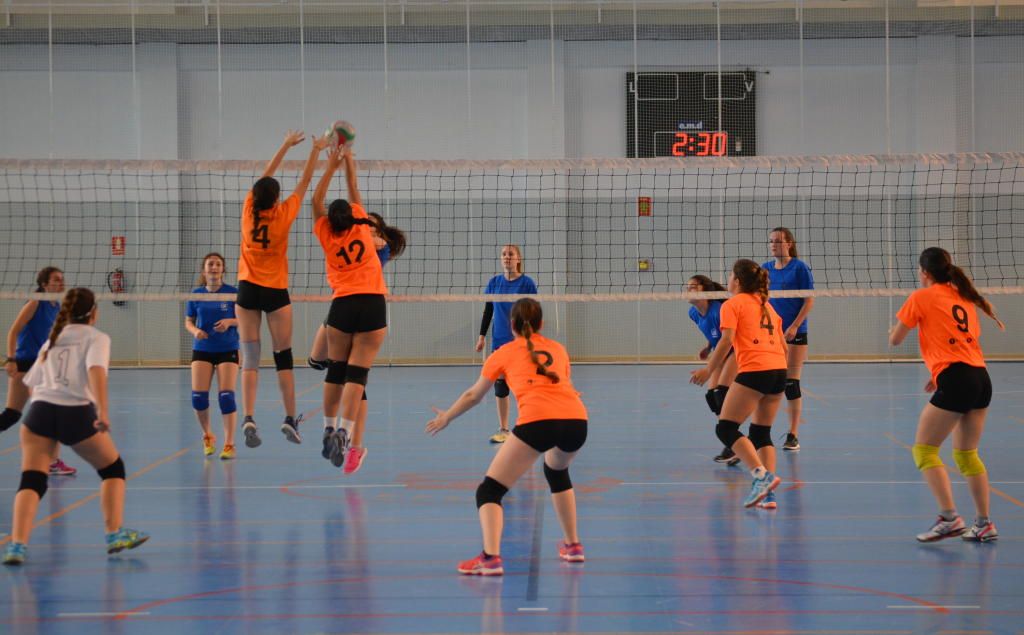 Pruebas de voleibol femenino para competir en los CEU