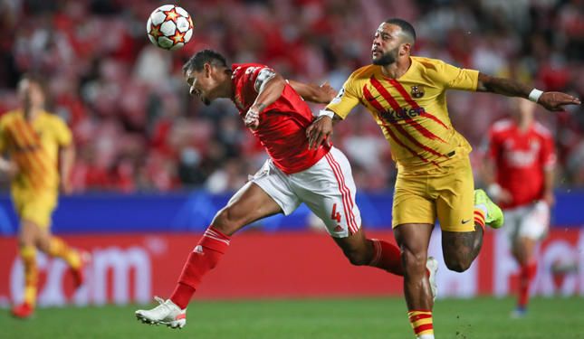 Sevilla y Betis espiaron el Benfica - Barça, donde jugó el cotizado Veríssimo