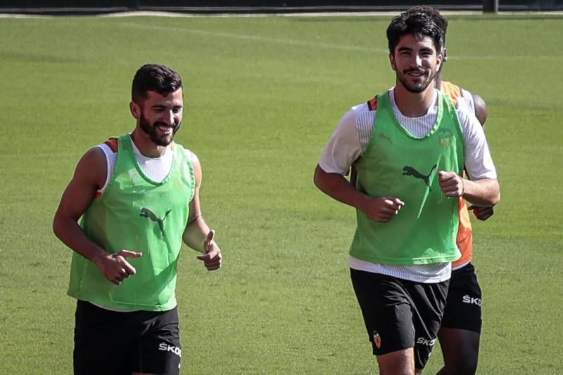 El Valencia se entrena con Soler, Gayà, Cheryshev y Correia
