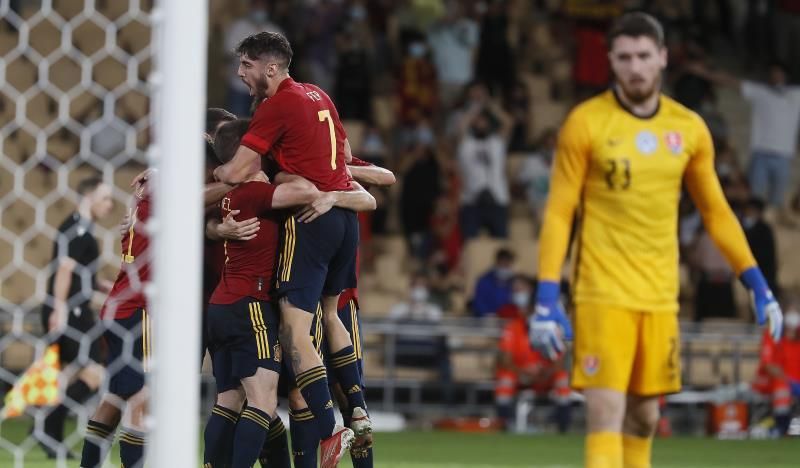 3-2. España sufre pero da otro paso hacia la Eurocopa