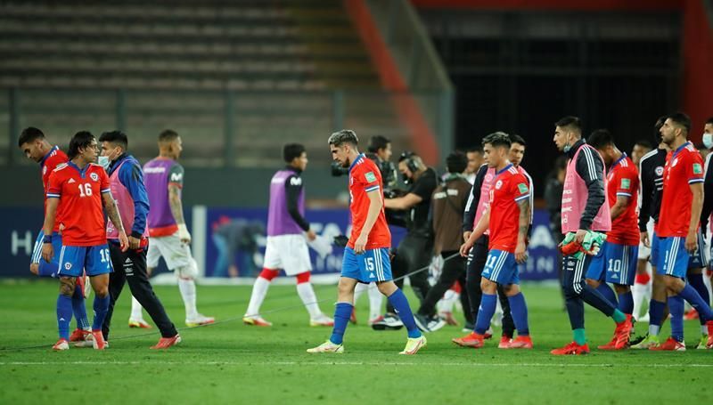 Claudio Bravo, tras otro pinchazo de Chile: "Tenemos que reaccionar y no bajar los brazos"