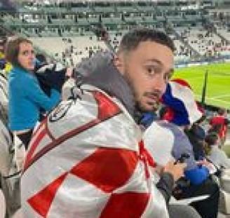 Se viste del Sevilla, Koundé le regala su camiseta... y se la roban