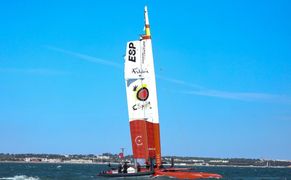 Abandono español en SailGP antes de empezar por volcar su barco