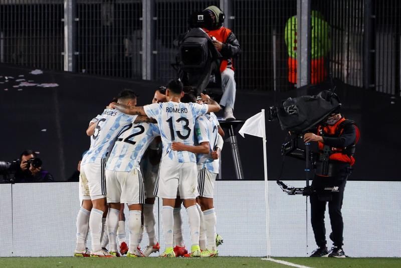 3-0. Argentina gana sin 'sevillanos' y Messi llega a 80 goles