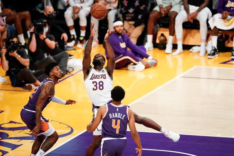 94-123. Chris Paul y Suns se exhiben ante Lakers, sin James