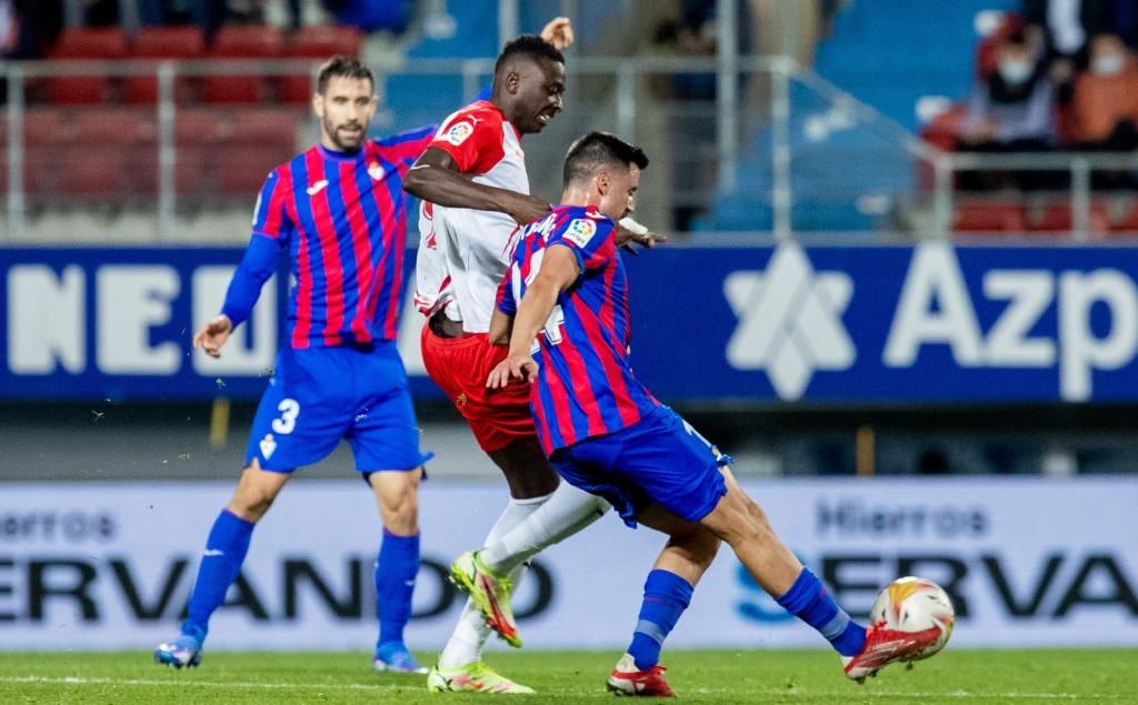 SD Eibar 1-0 UD Almería: Un gol del gaditano Stoichkov frena al líder