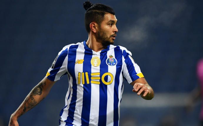 A Corona se le abre otra puerta hacia Sevilla