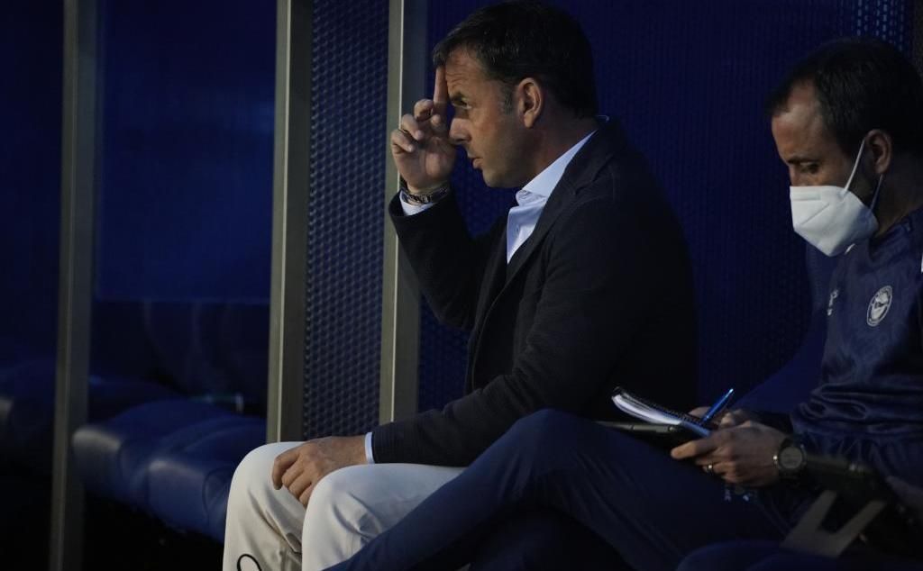 Calleja: "Tendremos que ser rocosos, agresivos y, con la afición, hacer la vida imposible al Betis"