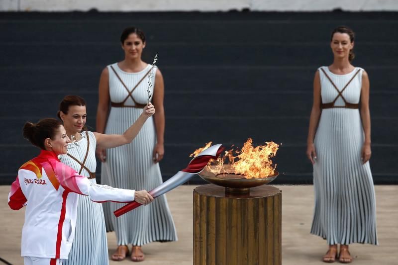 Grecia entrega la antorcha olímpica para los JJOO de Invierno de Pekín
