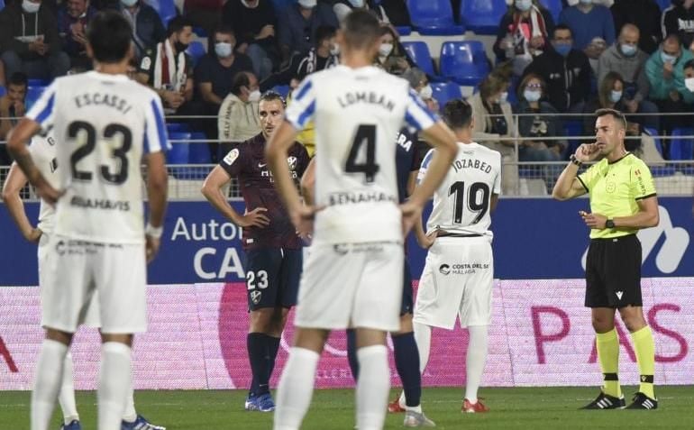 Así formalizará el Málaga sus quejas por el gol anulado a Genaro: "Esto no hay quien lo entienda"