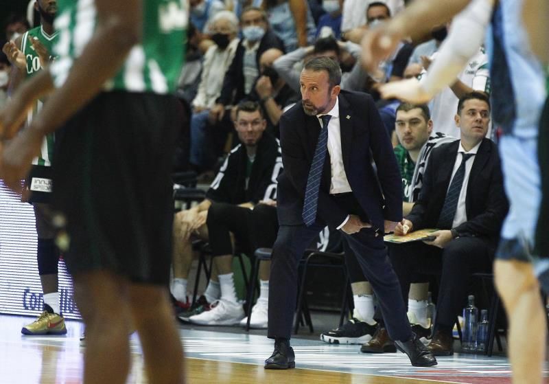 Joan Plaza quiere "evitar los agujeros negros" que sufre su equipo