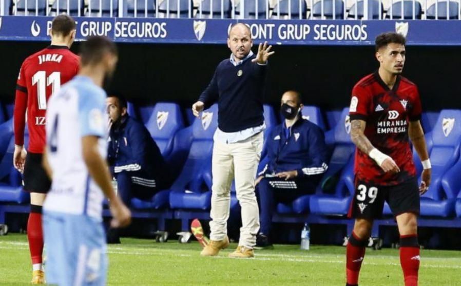 José Alberto López habla de fichajes, analiza al Lugo y se calienta protegiendo a Kevin, la perla del Málaga