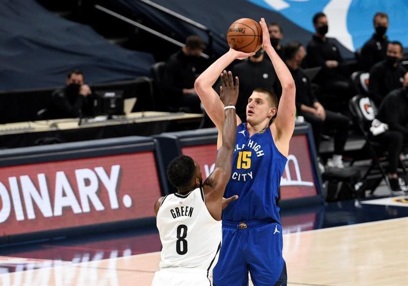 102-96. Jokic sigue jugando sólido y aporta doble-doble para los Nuggets