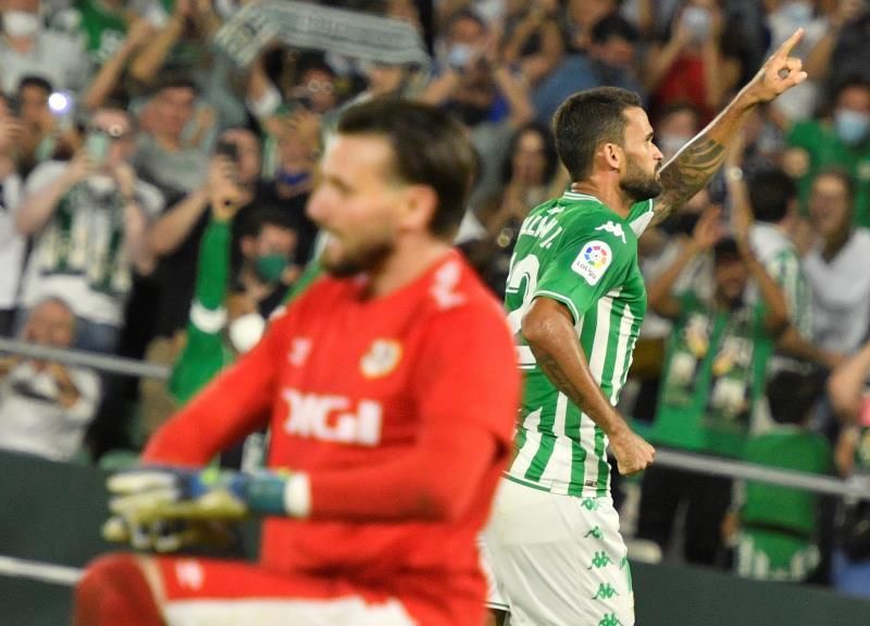 3-2. El Betis se aupa a puestos europeos a costa de un combativo Rayo